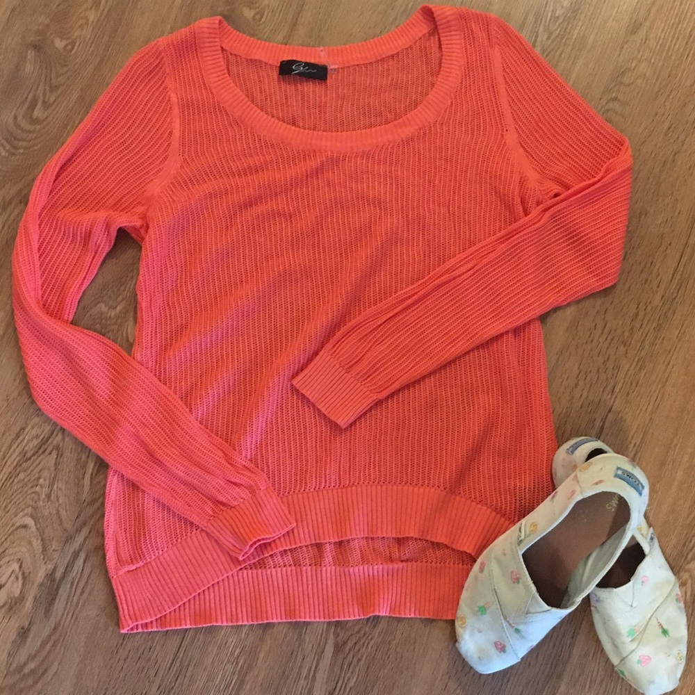 Lyn light weight sweater size M